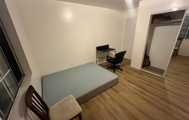 1 bed, 300 sqft, $1,100, Unit A