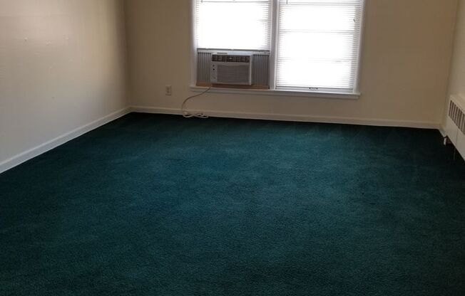 2 beds, 1 bath, $895, Unit 10