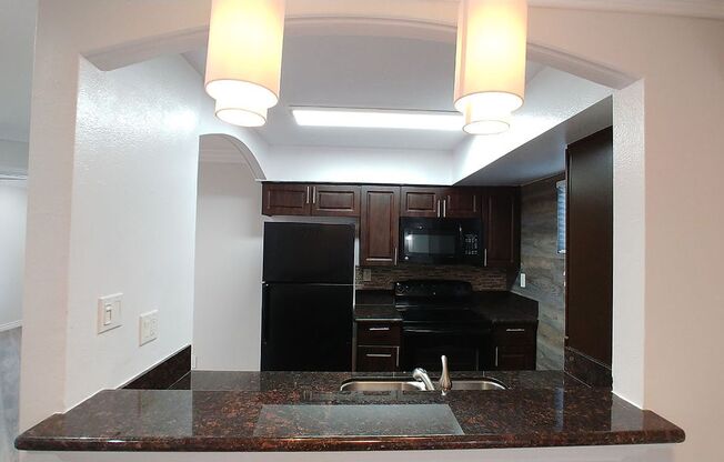 2 beds, 2 baths, 950 sqft, $2,850, Unit 320