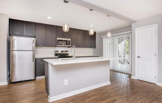 1 bed, 1 bath, 939 sqft, $1,675
