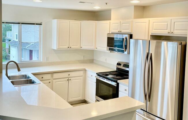 2 Bed / 1 bath townhome at Summerhill Village in Issaquah $2,995/mo