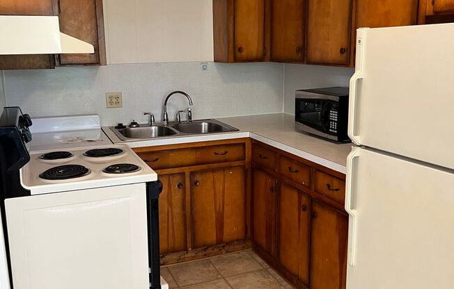 1 bed, 1 bath, 500 sqft, $1,130, Unit R-2