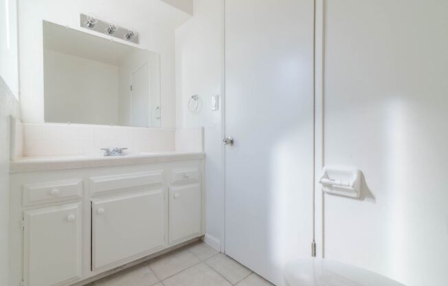 2 beds, 2 baths, $1,399, Unit 3600-L