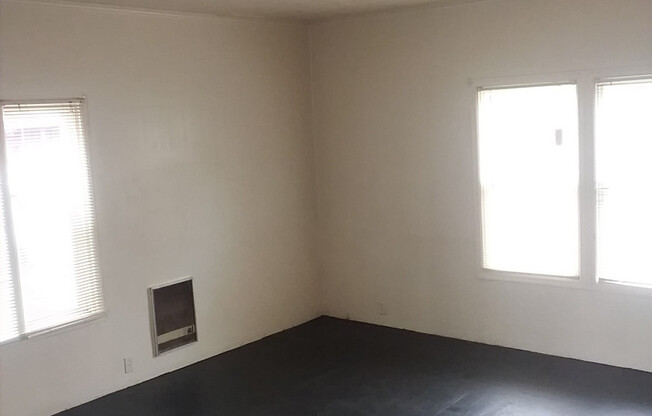 2 beds, 1 bath, $1,165, Unit 1