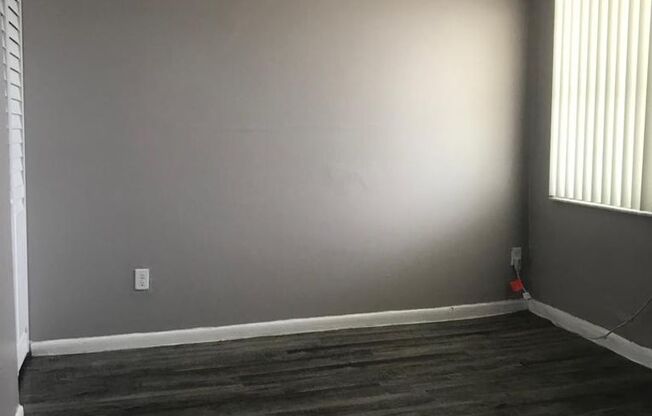 3 beds, 1 bath, 880 sqft, $2,000, Unit 5300-22