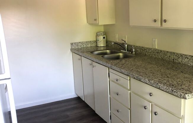 1 bed, 1 bath, 720 sqft, $1,100, Unit 11