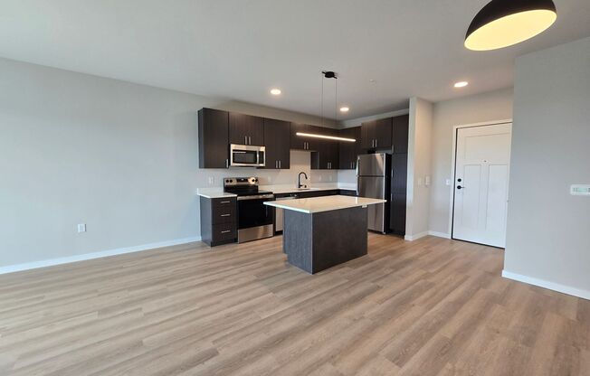 1 bed, 1 bath, 925 sqft, $2,060, Unit 8421-239
