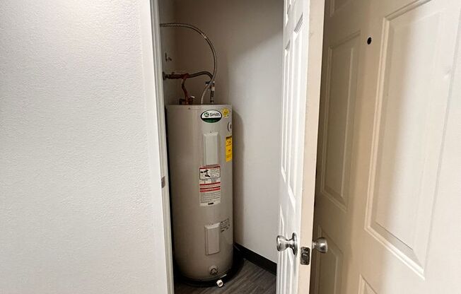 1 bed, 1 bath, 660 sqft, $1,075, Unit H - 037