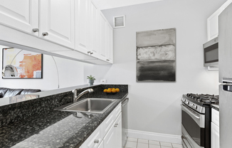 1 bed, 1 bath, $4,100, Unit 8E