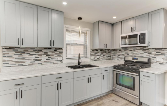 11209 S LAFLIN