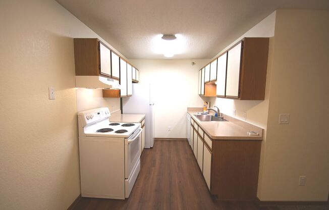 2 beds, 2 baths, 915 sqft, $1,650, Unit 212