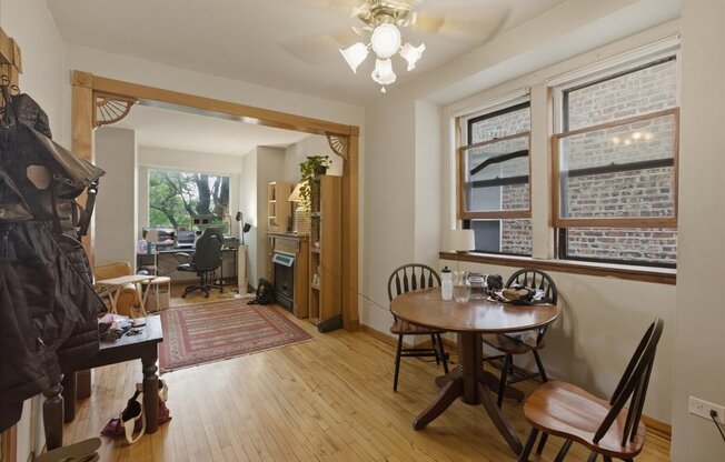 1931 W EVERGREEN AVE