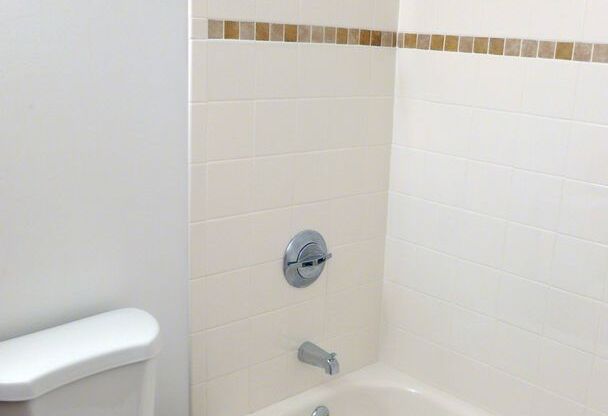 1 bed, 1 bath, 700 sqft, $1,895, Unit 14B