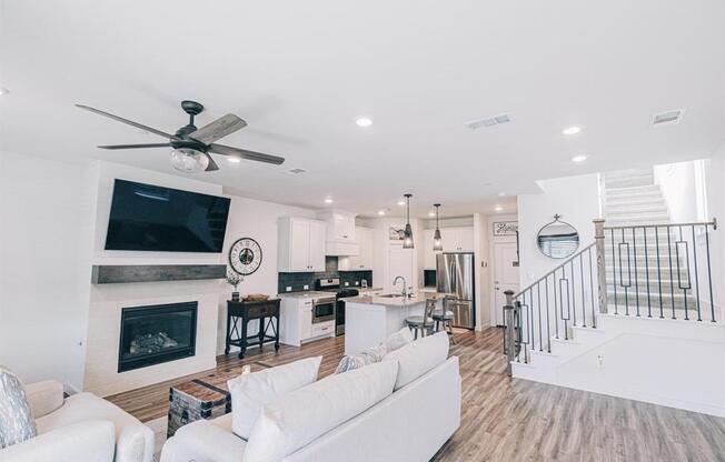 3711 PINE LEAF LN