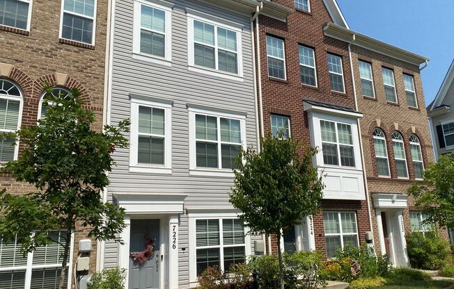 Spacious 2 BR/2.5 BA Townhome in Beltsville!