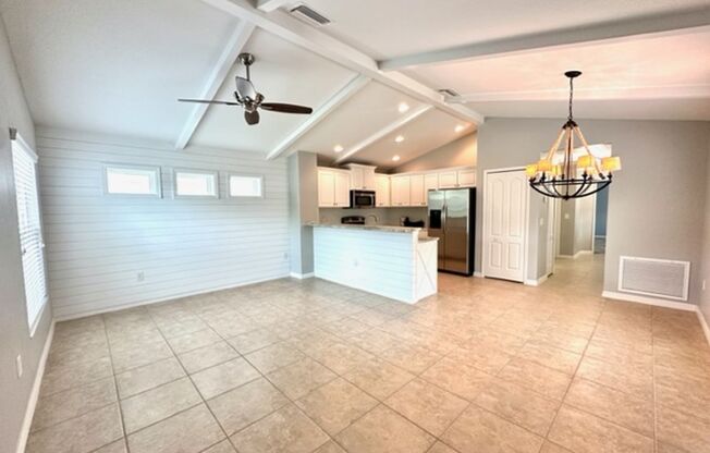 2/2 CUTE COTTAGE - WOODBROOK COMMUNITY - NEAR SHOPPING/SCHOOLS