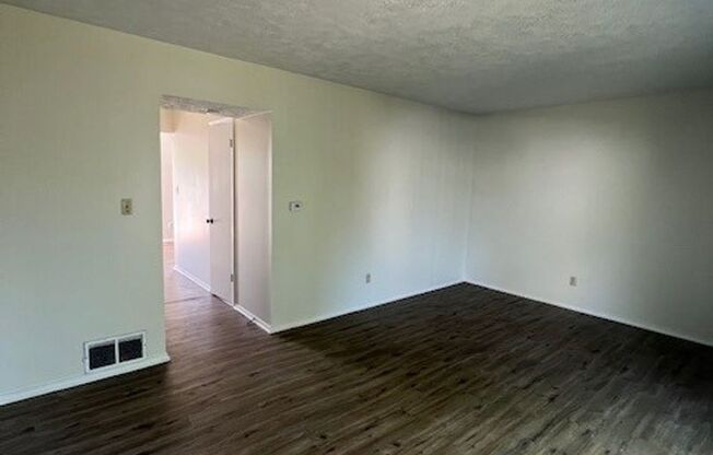 2 beds, 1.5 baths, 1,100 sqft, $895