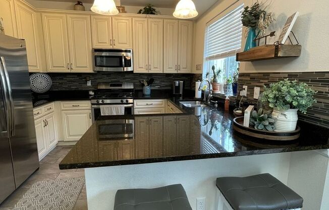 Gorgeous 3 Bed / 2.5 Bath Townhome, 1 Car Garage, Pets Neg