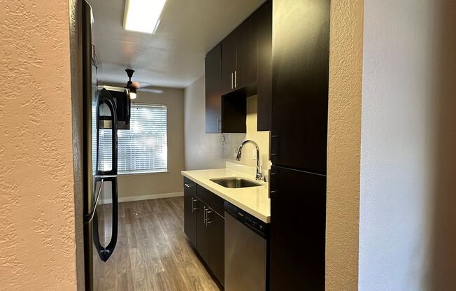 2 beds, 1 bath, 830 sqft, $1,950, Unit 16