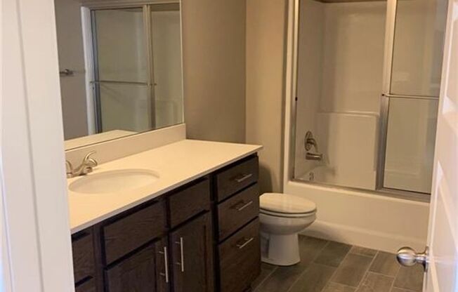 3 beds, 2 baths, 1,224 sqft, $1,350, Unit B