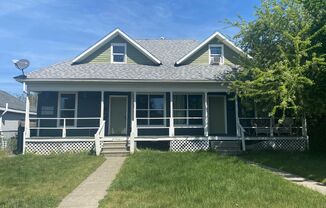 2521-2523 E. Sharp Ave