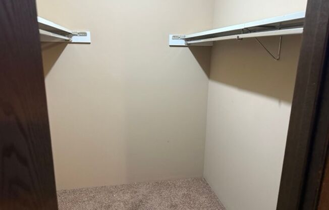3 beds, 1 bath, 1,125 sqft, $800, Unit CC-735-5B