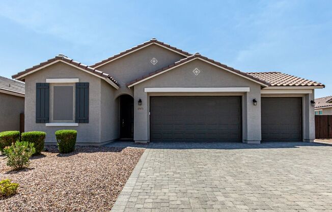Beautiful move-in ready home in Goodyear!