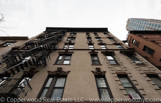 1 bed, 1 bath, 450 sqft, $3,350, Unit 21