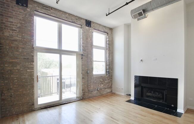 1 Bedroom Loft w/ Balcony & Parking