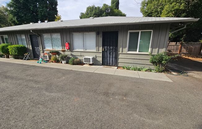 1 Bedroom 1 Bath Triplex Unit For Rent in Los Molinos!