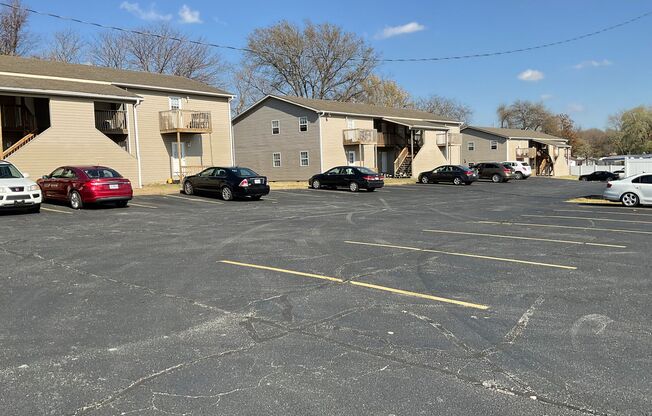 Nice 2 bedroom 1 bath apartment in Joplin, MO - Near MSSU! (Downstairs Unit )