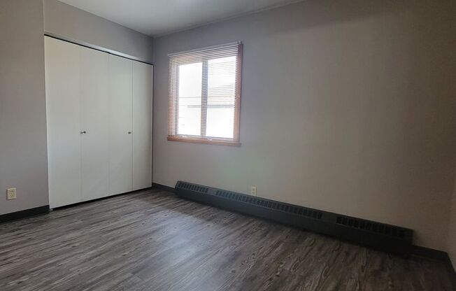 3 beds, 1 bath, 800 sqft, $879, Unit 57