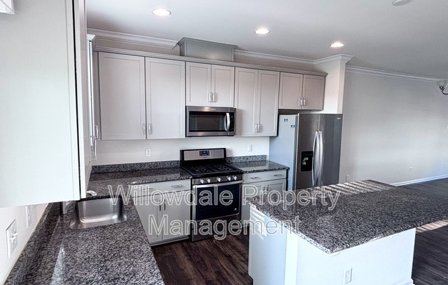 2239 CHATTERING LORY LN