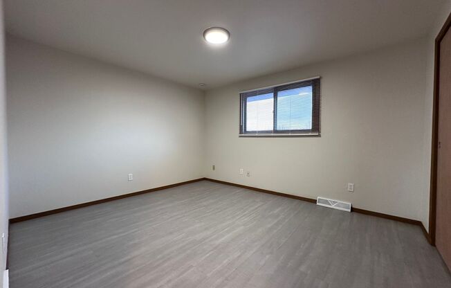 2 beds, 1 bath, 1,000 sqft, $1,095, Unit B