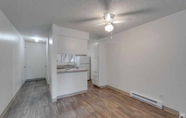 2 beds, 1 bath, 900 sqft, $1,350, Unit 71