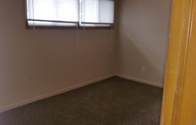 3 beds, 1 bath, $1,300