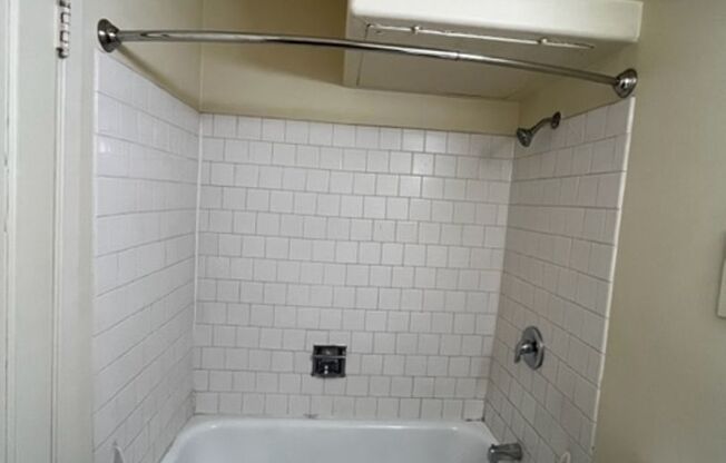 1 bed, 1 bath, 548 sqft, $1,279, Unit 404B