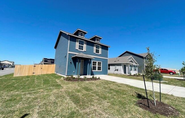 Great 2 story, 3 bedroom, 2.5 bathroom home available in Rancho del Cielo subdivision!