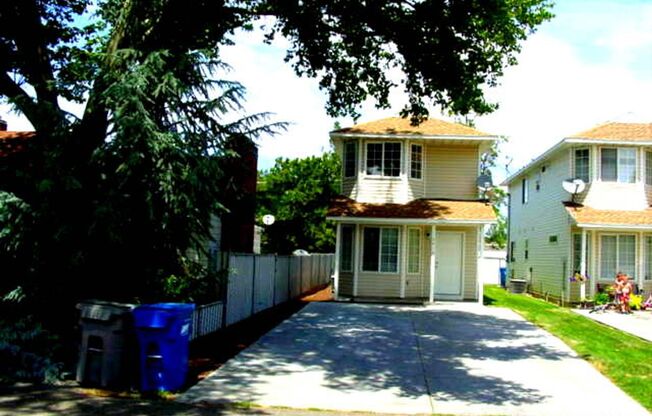 Beautiful 2-Story Row Home! Lawn Maintained!