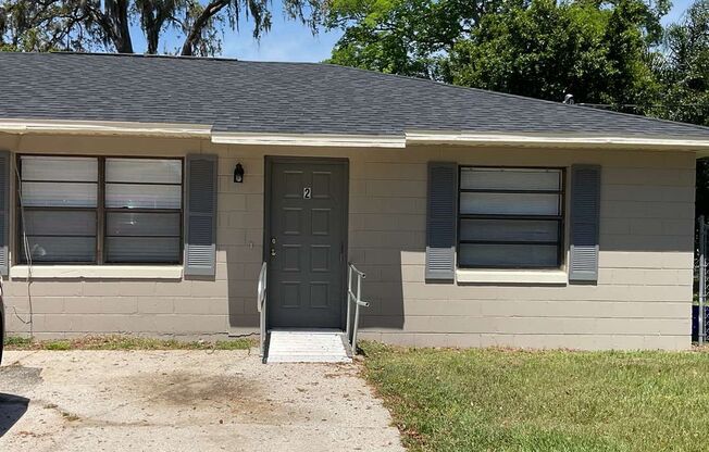 Cozy 2 bedroom/1 bath Duplex