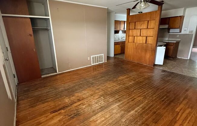 821 Dwight