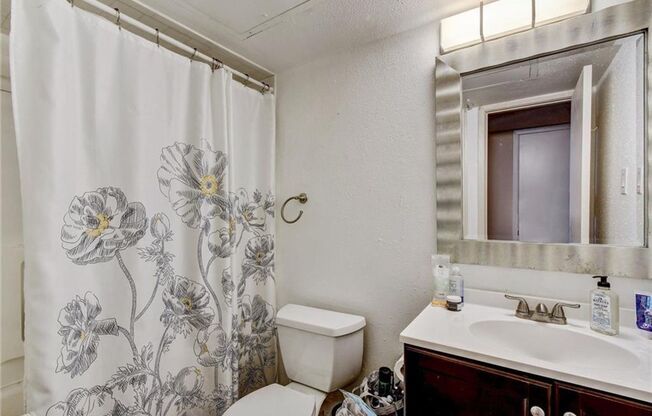 2 beds, 2 baths, $2,000, Unit 2200 San Gabriel 301