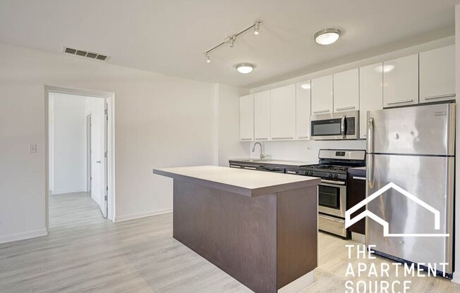 1544 W Glenlake Ave.