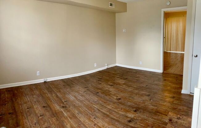2 Bedroom 1.5 Bath Duplex near Dan Mills in Inglewood  $1450/mo