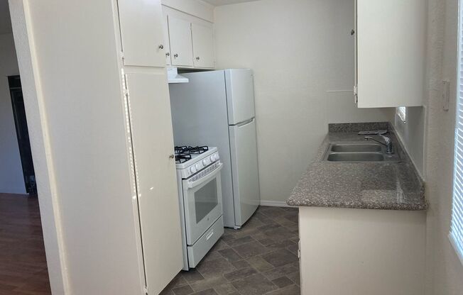 2 beds, 1 bath, $1,685, Unit Apt 11