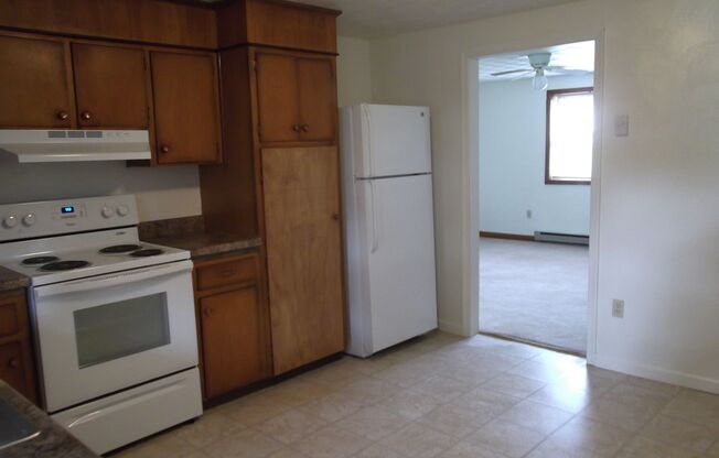 2 beds, 1 bath, 903 sqft, $1,290, Unit I-10