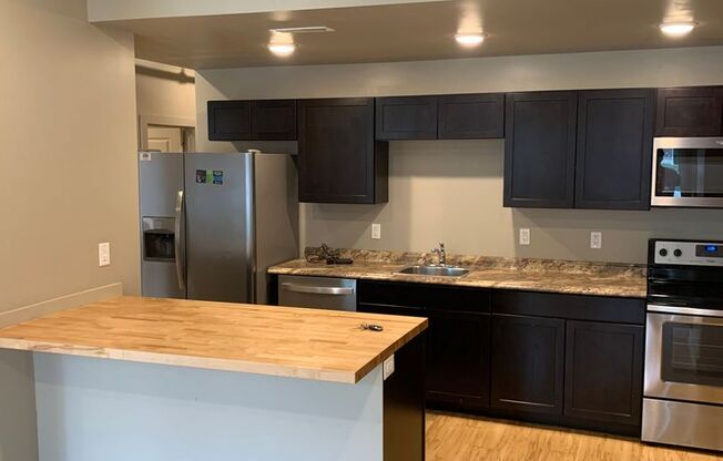 3 beds, 1 bath, $9,785, Unit Apt 3