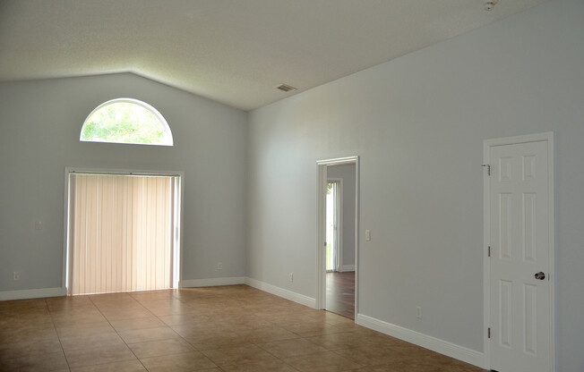 Spacious 3/2 House w/ 2-Car Garage in Willowbrook of SE Orlando