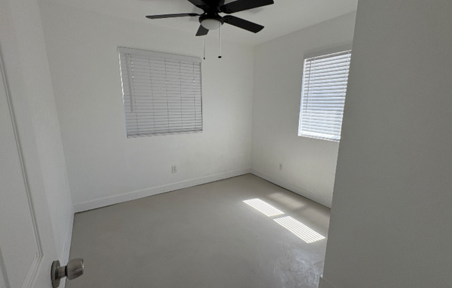 658 S GRAND