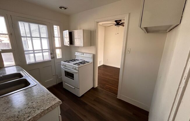 2 beds, 1 bath, $875